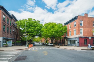 161 Gates Ave in Brooklyn, NY - Building Photo - Building Photo