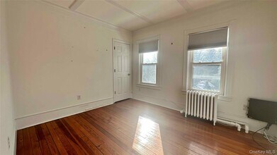 55 Davis St in Locust Valley, NY - Building Photo - Building Photo