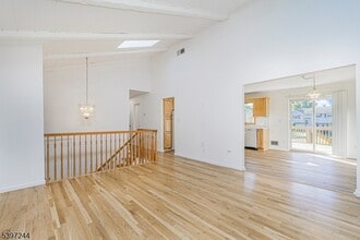 17 Throckmorton Ln in Old Bridge, NJ - Building Photo - Building Photo