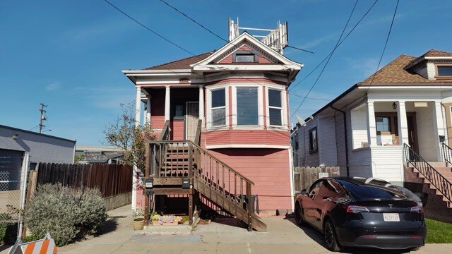 3334 Elmwood Ave, Unit Elmwood upstairs in Oakland, CA - Building Photo - Building Photo