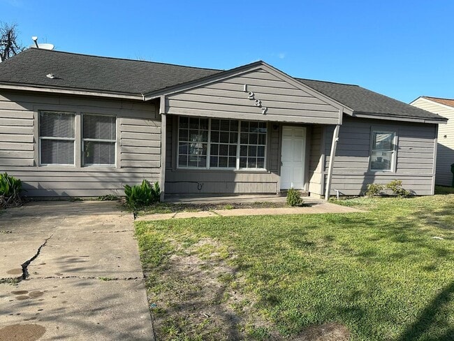 property at 1237 San Felipe St