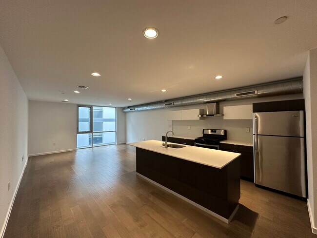 1443 N Franklin St, Unit 2 in Philadelphia, PA - Building Photo - Building Photo