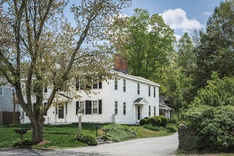 329 Main St, Unit 329 in West Newbury, MA - Foto de edificio - Building Photo