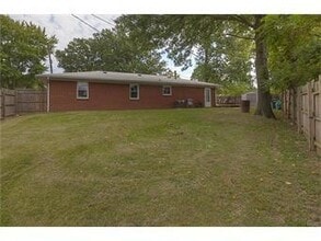 901 Peony Dr in Belleville, IL - Building Photo - Building Photo