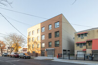 909 E 229th St in Bronx, NY - Foto de edificio - Primary Photo