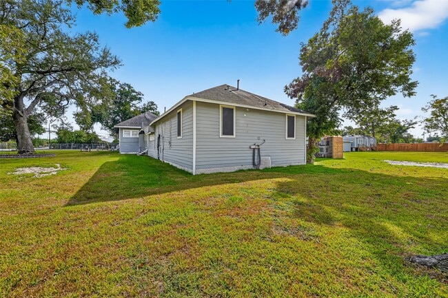 property at 9629 Sunnywood Dr