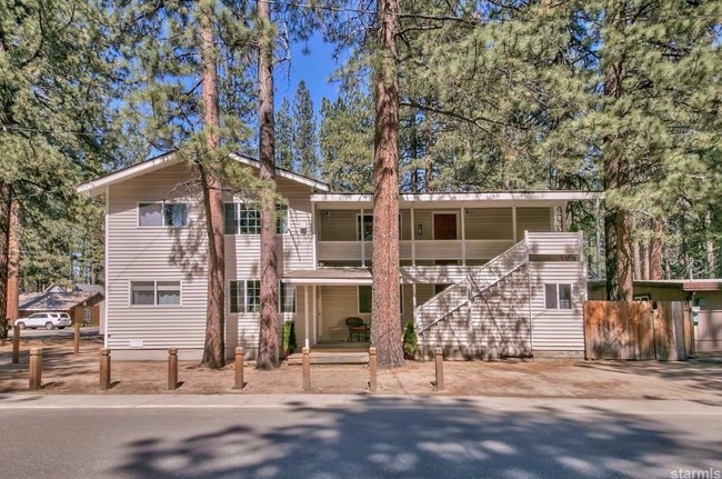 3120 Pasadena Ave in South Lake Tahoe, CA - Foto de edificio - Primary Photo