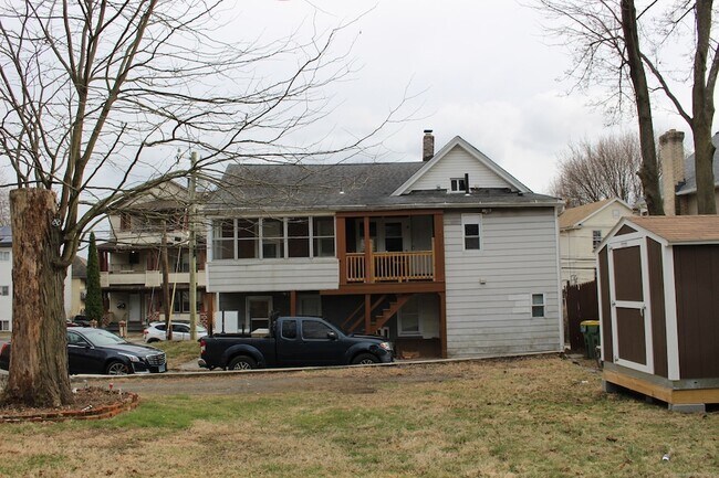 121 Wall St, Unit 1 in Waterbury, CT - Building Photo - Building Photo