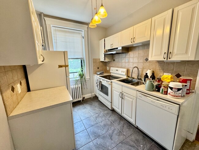 6 Sutherland Rd, Unit 3 in Boston, MA - Building Photo - Building Photo