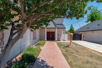 Cornerstone in Bakersfield, CA - Building Photo - Building Photo