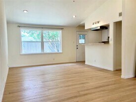 802 Kingswood Ave in Richardson, TX - Building Photo