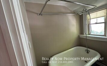 18224 Winslow Rd in Shaker Heights, OH - Building Photo - Building Photo