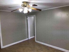 7607 Columbus Rd in Lizella, GA - Foto de edificio - Building Photo