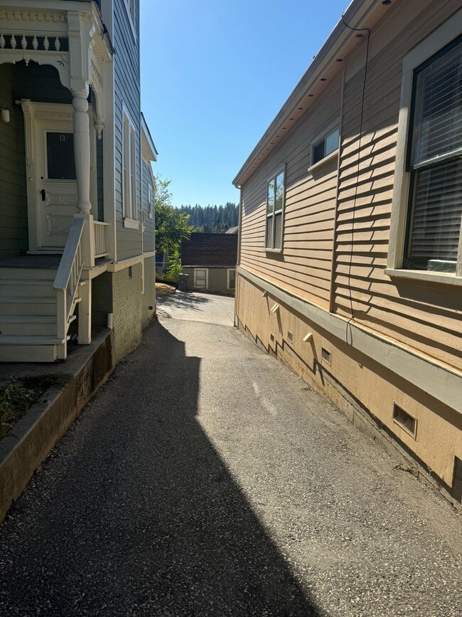 225 S Church St in Grass Valley, CA - Building Photo - Building Photo