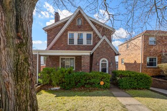 2396 Edgar St in Pittsburgh, PA - Building Photo - Building Photo