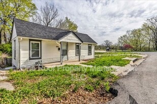 2130 E 83rd St in Kansas City, MO - Building Photo
