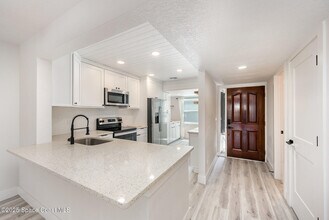 290 Paradise Blvd in Indialantic, FL - Building Photo - Building Photo