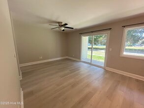 2036 Sloop Point Loop Rd in Hampstead, NC - Building Photo - Building Photo