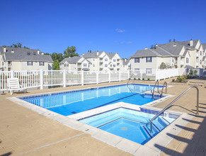 Quail Hollow at the Lakes in Holland, OH - Building Photo - Building Photo