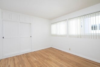 7555 Herschel Ave in San Diego, CA - Building Photo - Building Photo