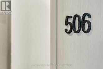 320 Miwate Pvt in Ottawa, ON - Building Photo - Building Photo