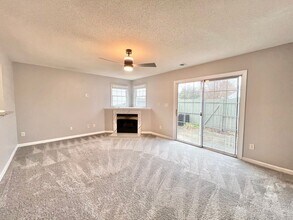 302 Center Heights Ct in Apex, NC - Foto de edificio - Building Photo