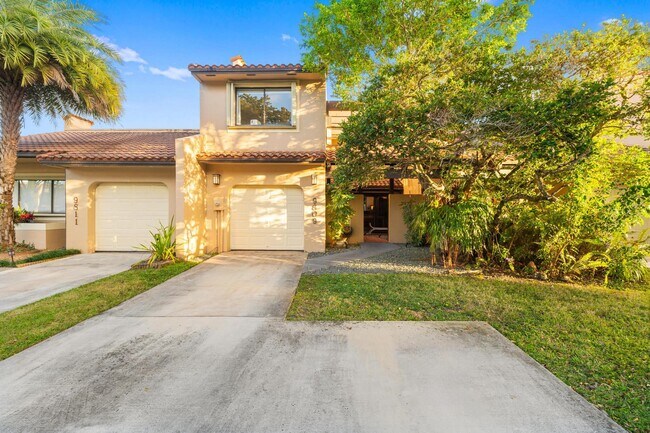 9809 Costa del Sol Blvd in Doral, FL - Building Photo - Building Photo