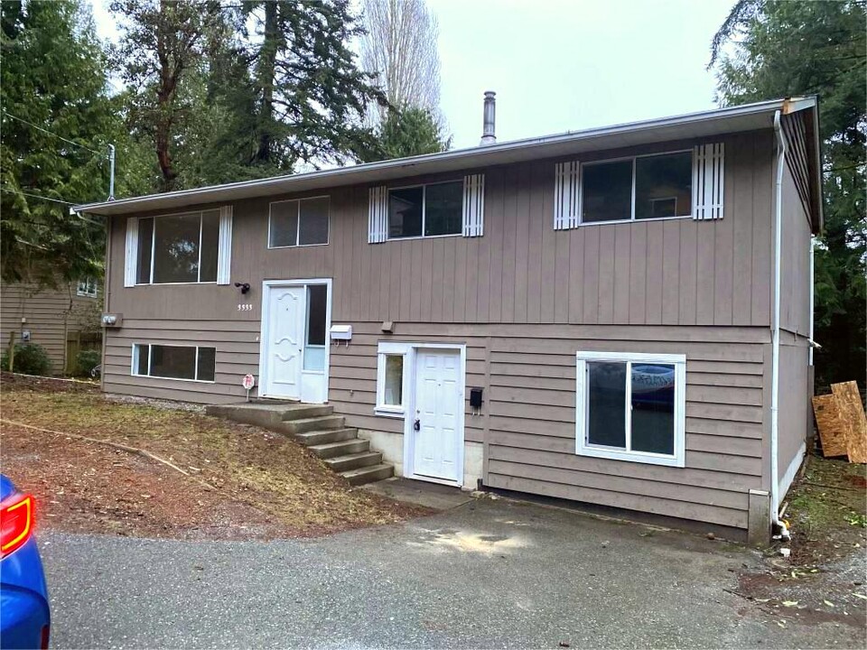 3333 Smugglers Hill Dr in Nanaimo, BC - Building Photo