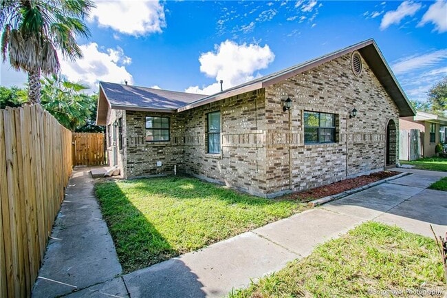 116 W Enfield Rd in Edinburg, TX - Building Photo - Building Photo
