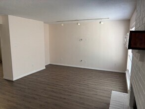 1323 Reddleshire Ln in Houston, TX - Building Photo - Building Photo