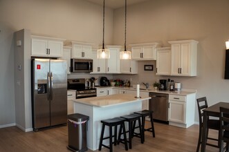 1725 Tobi Ln in Grand Forks, ND - Building Photo - Building Photo