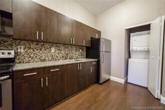 1469 SW 5th St-Unit -4 in Miami, FL - Building Photo - Building Photo