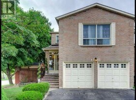 4362 Waterford Crescent in Mississauga, ON - Building Photo