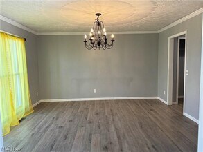 242 Ravenshollow Dr in Cuyahoga Falls, OH - Building Photo - Building Photo