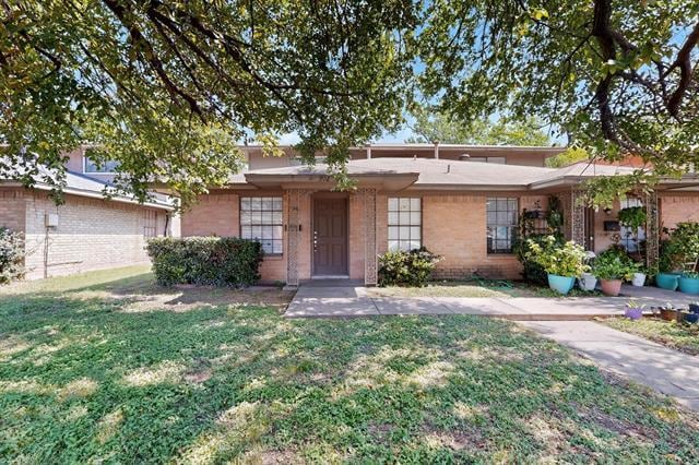 property at 912 N Nursery Rd