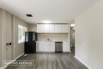 9655 Manhattan Dr in Cincinnati, OH - Building Photo - Building Photo