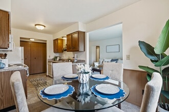 Woodfield Apartments in Grand Rapids, MI - Foto de edificio - Building Photo