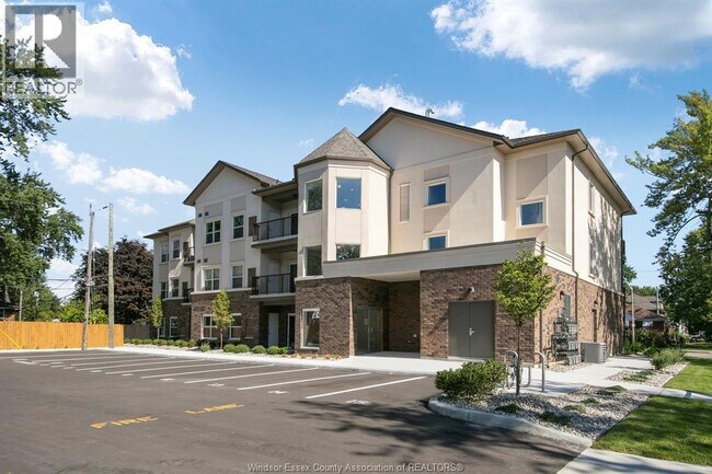 480 Fairview Blvd in Windsor, ON - Foto de edificio - Building Photo