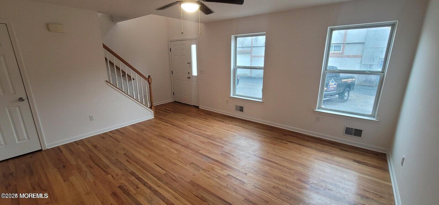 417 Wheaton Ave in Berkeley Township, NJ - Building Photo