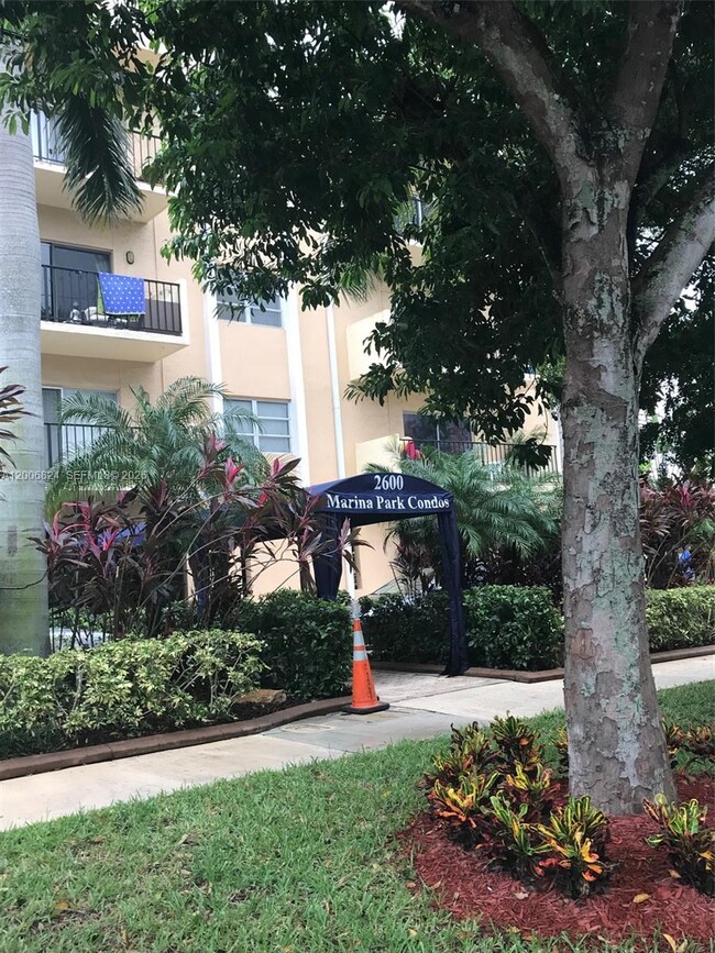 2600 NE 135th St in North Miami, FL - Building Photo - Building Photo