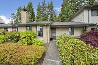 17050 Northup Way in Bellevue, WA - Building Photo - Building Photo