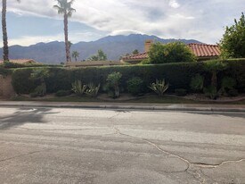 2481 Verna Ct in Palm Springs, CA - Building Photo