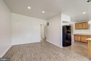 9302 Trout Rd in Philadelphia, PA - Building Photo