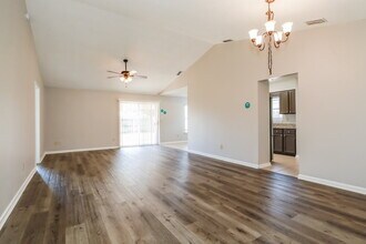 3257 Fox Squirrel Dr in Orange Park, FL - Foto de edificio - Building Photo