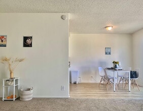 1021 Cliff Dr in Santa Barbara, CA - Foto de edificio - Building Photo
