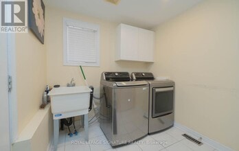 92 Beckett Crescent in Courtice, ON - Building Photo - Building Photo