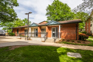 West Glade in Reston, VA - Building Photo