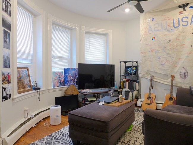 1 Mark St, Unit 1