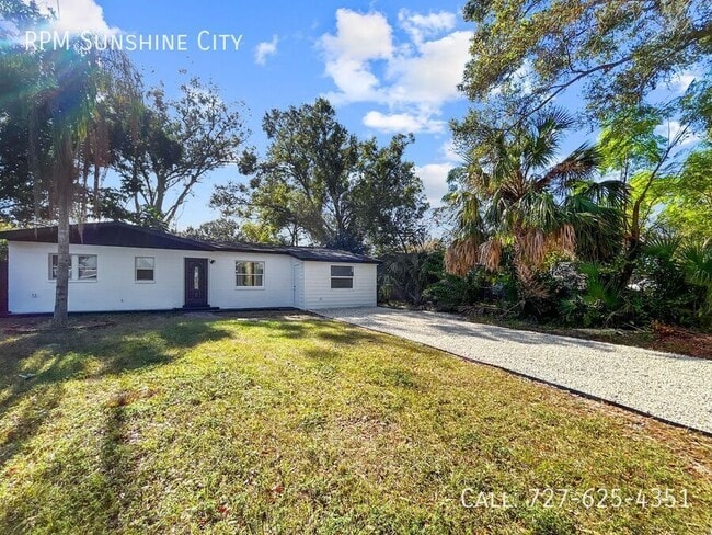 3684 14th Ave SE in Largo, FL - Foto de edificio - Building Photo