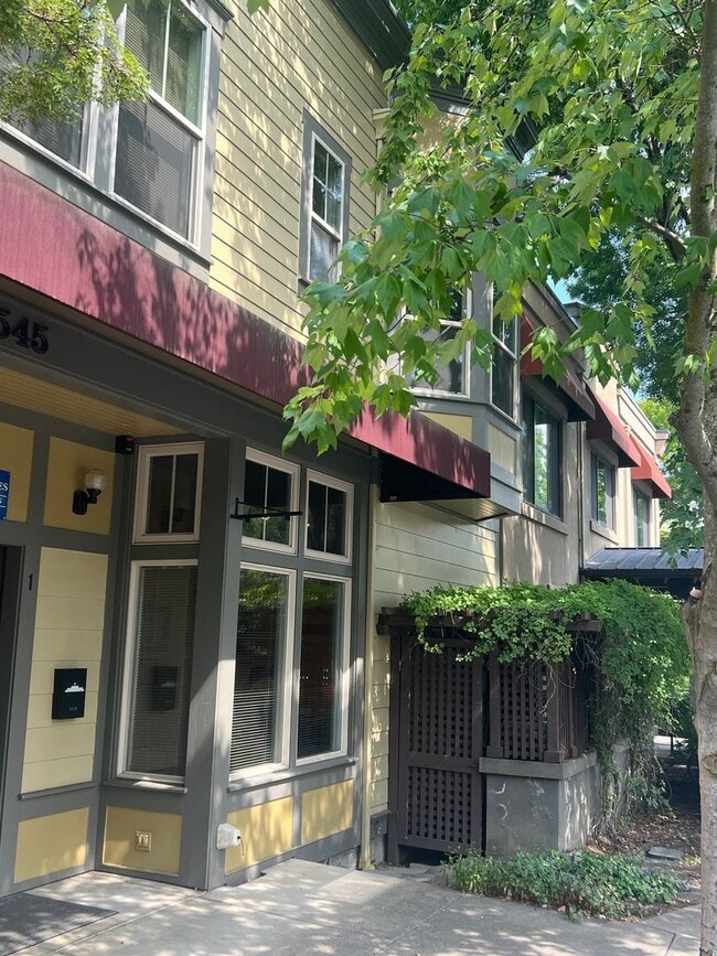 545 A St in Ashland, OR - Building Photo - Building Photo